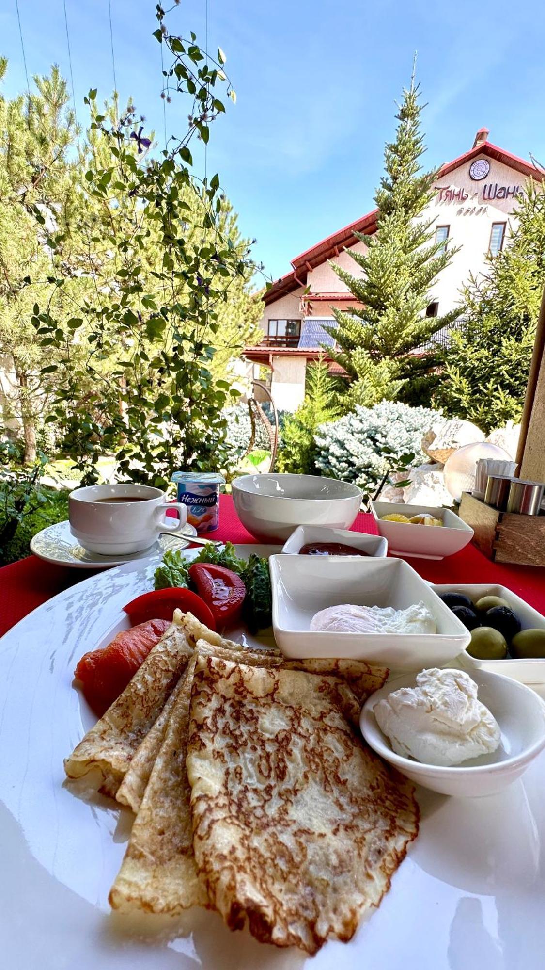 Tian-Shan Hotel Bișkek Exterior foto
